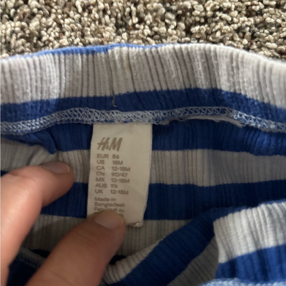 H&M Shorts - Picture 2 of 3